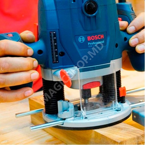 Mașină de frezat verticală Bosch GOF 130 