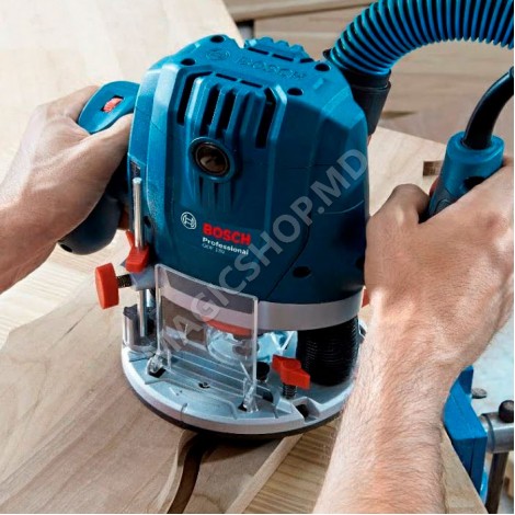 Mașină de frezat verticală Bosch GOF 130 