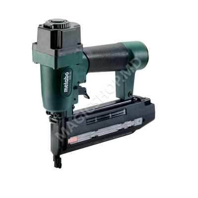 Pistolul pneumatic METABO DSN 50 de batut cuie