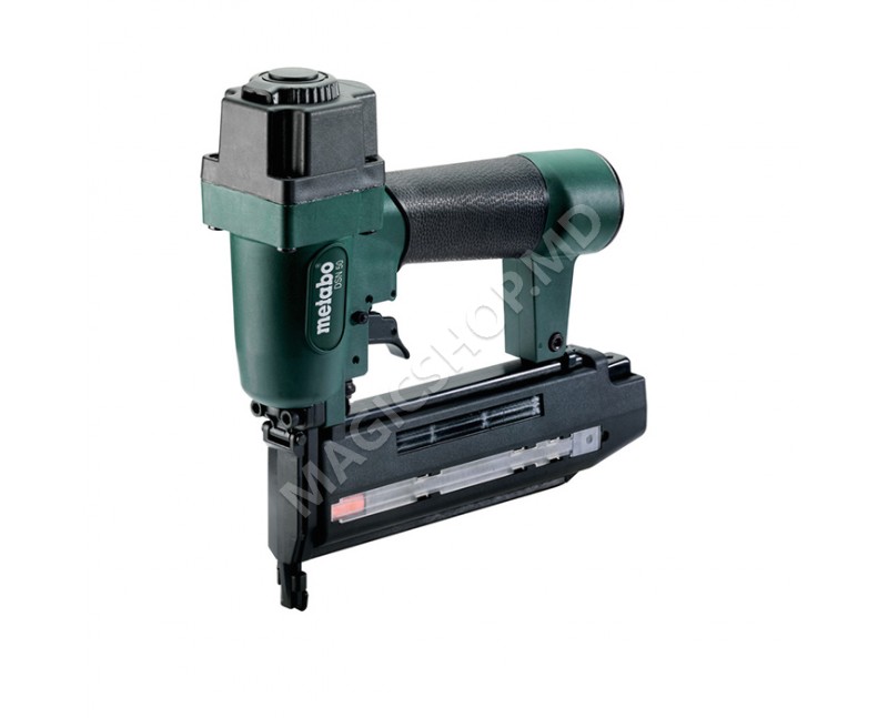 Pistolul pneumatic METABO DSN 50 de batut cuie