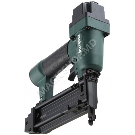 Pistolul pneumatic METABO DSN 50 de batut cuie