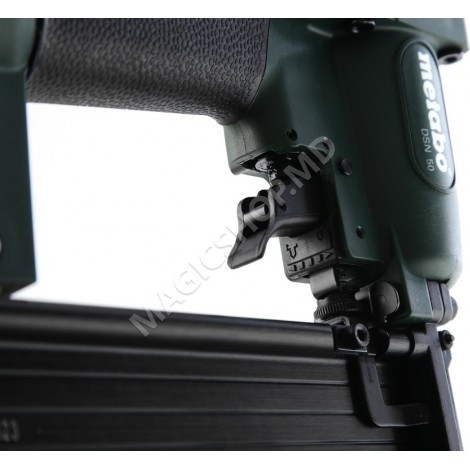 Pistolul pneumatic METABO DSN 50 de batut cuie