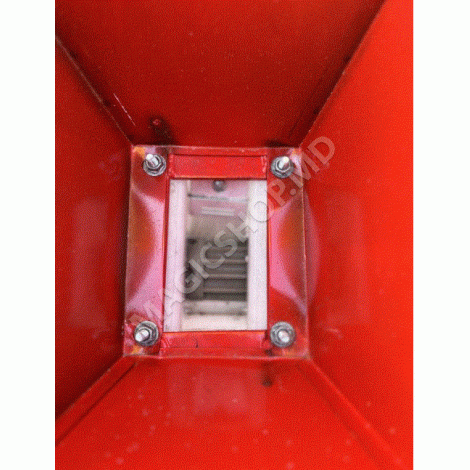 Semănătoare de Porumb cu 3 Rânduri Cu Feltilizare