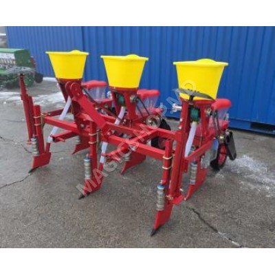 Semănătoare de Porumb cu 3 Rânduri Cu Feltilizare