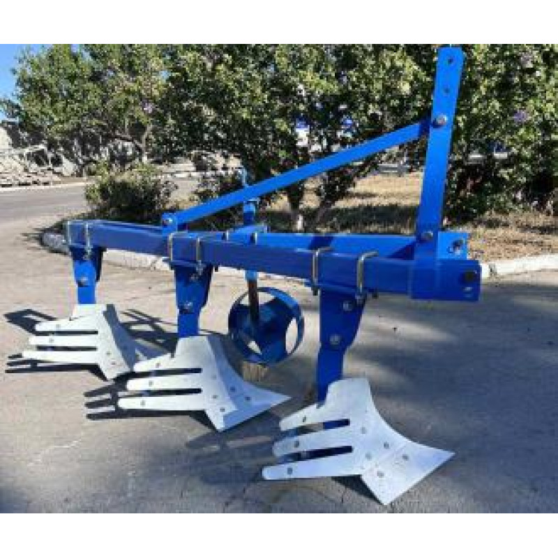 Plug pentru tractor cu 3 secții 3-20; 3-25