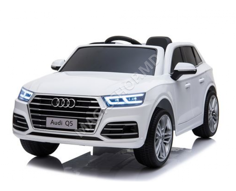 Машина аккумуляторная Audi Q8